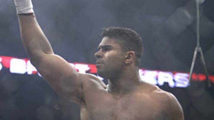 Overeem's Grand Prix exit may sound death knell for Strikeforce