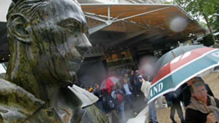 Self-reliance proves key virtue for American's French Open pilgrimage