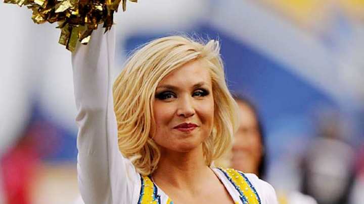 NFL Cheerleaders: Week 17