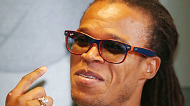 Davids, 39, goes to Barnet, wants to be player-coach Davids, 39, goes to Barnet, wants to be player-coach