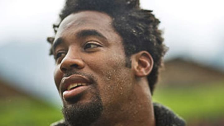 NFL's Jones tackles Muay Thai