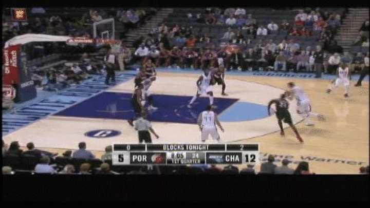 Bobcats' Mullens dunks on Blazers' Aldridge