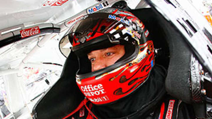 Speeding penalty dooms Stewart, Ragan relives Daytona, more notes