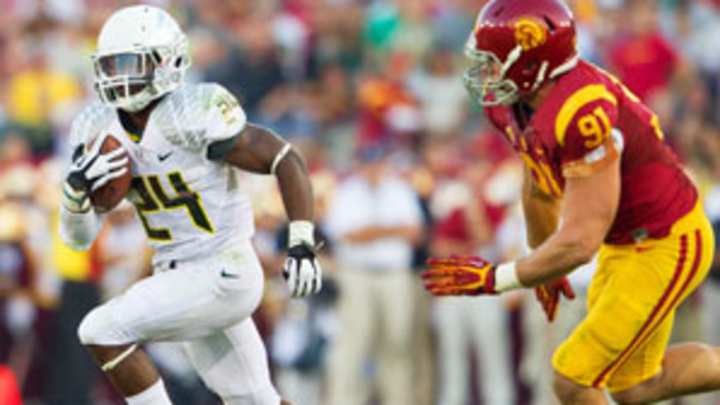 Oregon passes Notre Dame in BCS standings