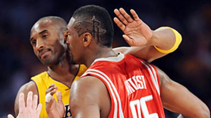 Lakers' Bryant crosses fuzzy line separating hard-nosed from dirty