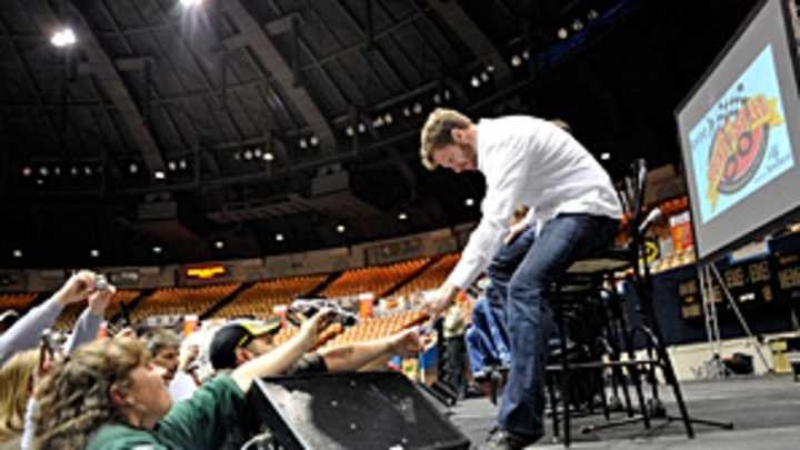 Earnhardt is out to earn his popularity; more racing notes Earnhardt is out to earn his popularity; more racing notes