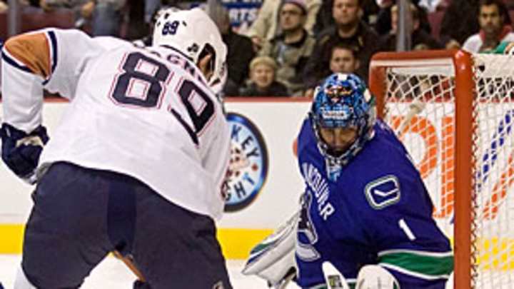 Canucks ink Luongo to 12-year deal