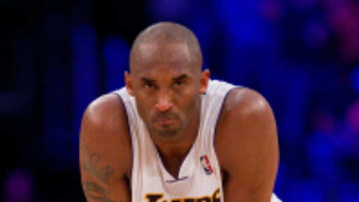 Kobe Bryant not getting divorce, playing H-O-R-S-E with Lakers fan for $23,000 Kobe Bryant not getting divorce, playing H-O-R-S-E with Lakers fan for $23,000