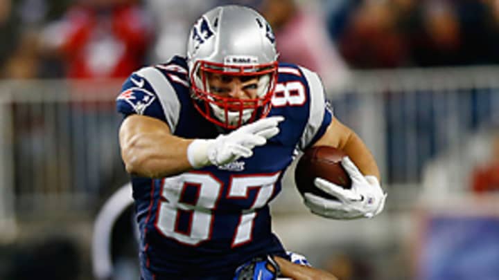 Report: Gronkowski has broken forearm