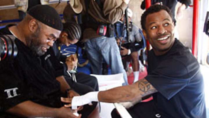 Questions dog Mosley as May 7 showdown with Pacquiao nears Questions dog Mosley as May 7 showdown with Pacquiao nears