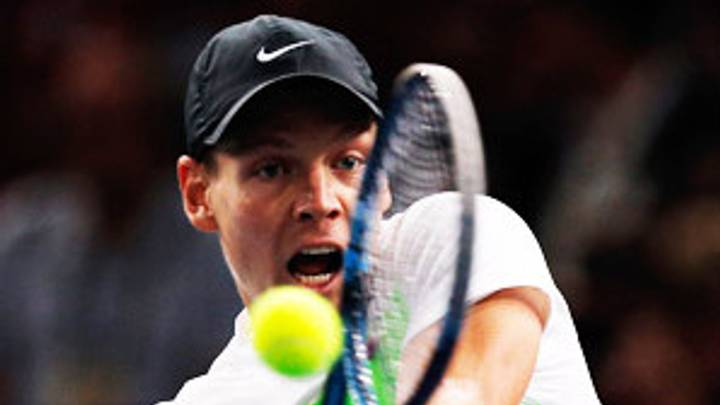 Murray ousted in Paris stunner; Berdych advances