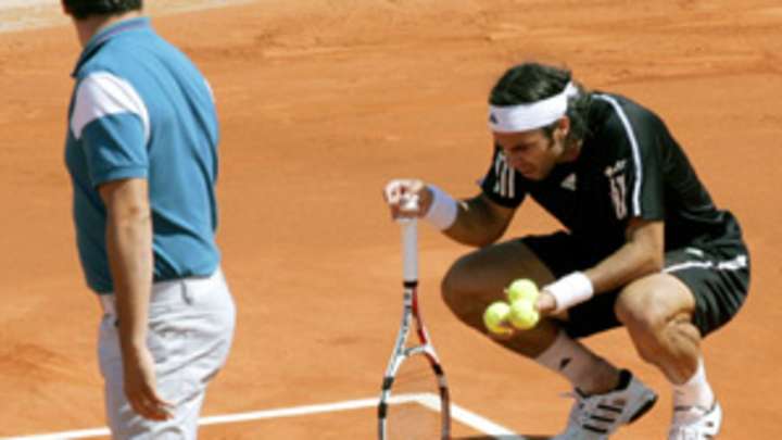 Federer's class a stark contrast to display by semifinalist Gonzalez