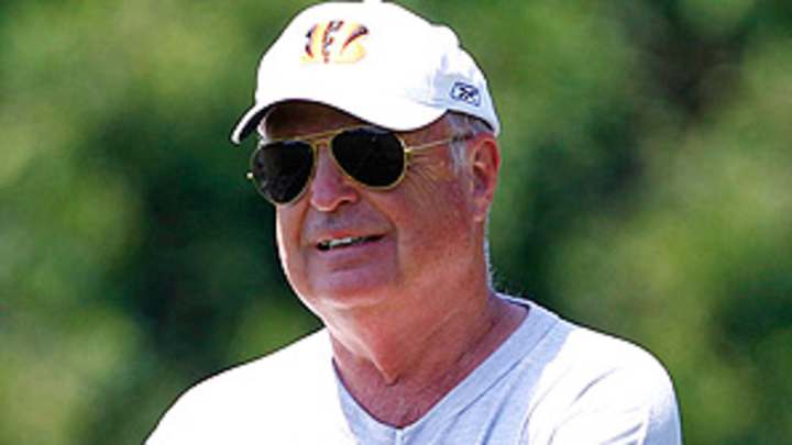 NFL, players bring labor momentum to the owner meetings in Chicago NFL, players bring labor momentum to the owner meetings in Chicago