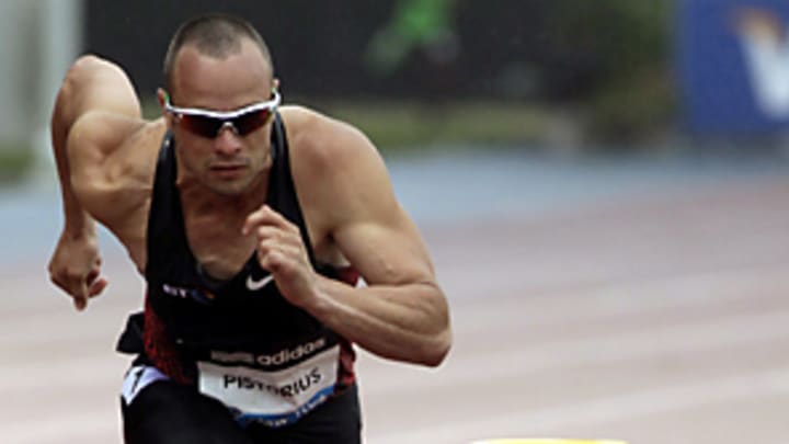 Double amputee Pistorius keeping Olympic sprinting dreams alive