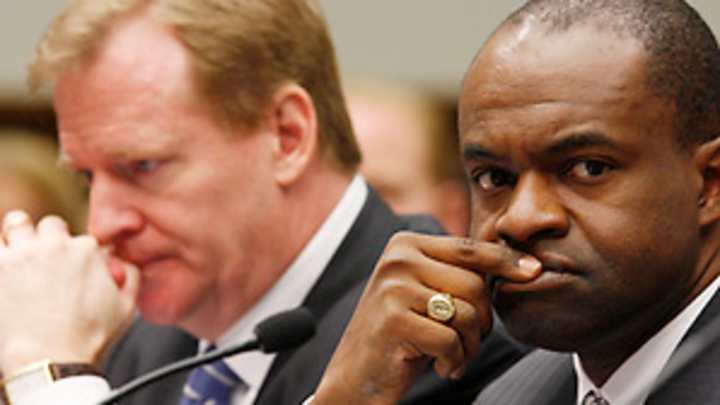 De Smith: NFL values money over using regular refs for player safety