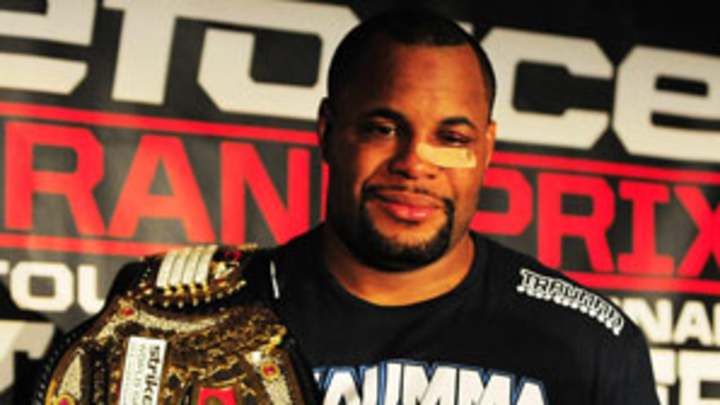 As Cormier plays waiting game in Strikeforce, his UFC future is unfolding As Cormier plays waiting game in Strikeforce, his UFC future is unfolding
