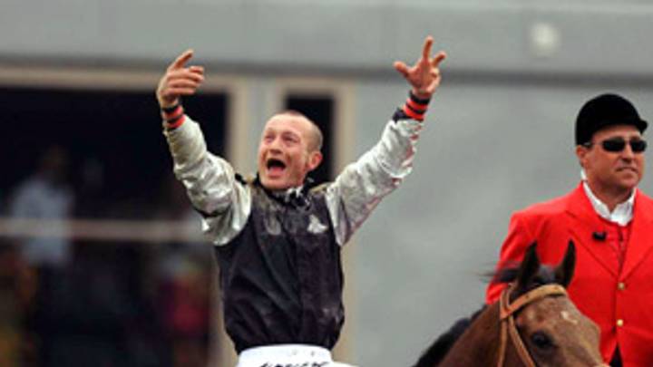 Derby-winning jockey to switch horses for Preakness