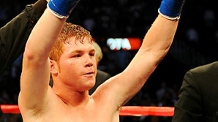 Alvarez signs extension with Golden Boy Alvarez signs extension with Golden Boy