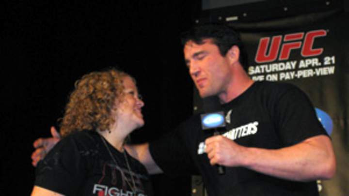 Chael Sonnen lets it fly in Q&A with fans Chael Sonnen lets it fly in Q&A with fans