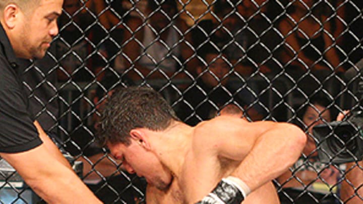 Noons TKOs Edwards to defend title at EliteXC's 'Return of the King'