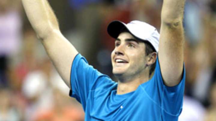 Isner stays strong in Roddick upset
