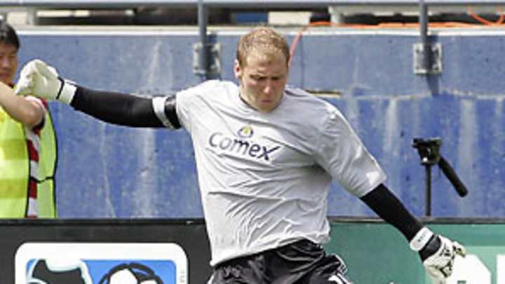 Chivas USA keeper Guzan officially headed to England's Aston Villa