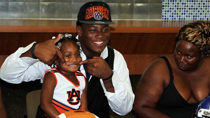 Reuben Foster spurns Alabama for Auburn, shoots up troll leaderboard