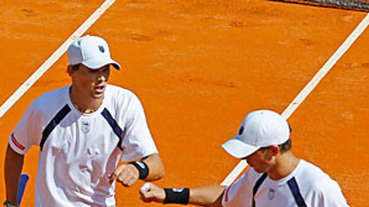 U.S. takes 2-1 lead over France in quarterfinals of Davis Cup U.S. takes 2-1 lead over France in quarterfinals of Davis Cup