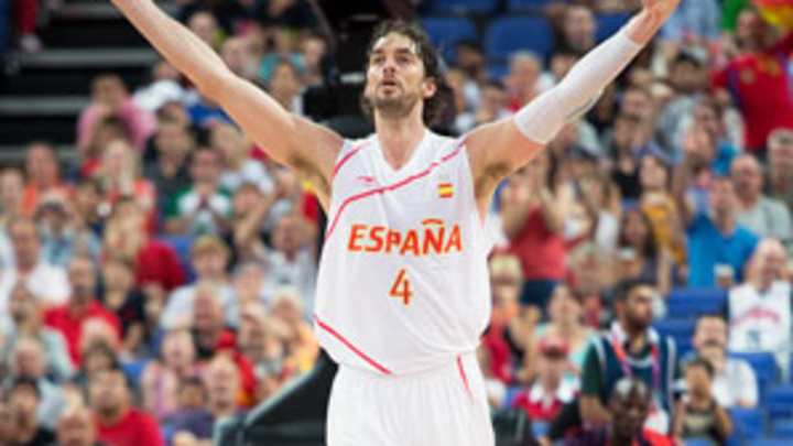 Excited to stay with Lakers, Pau Gasol leads Spain past Russia