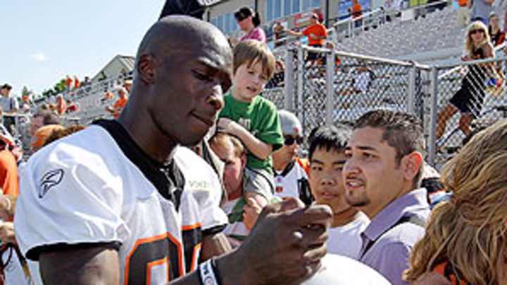 NFL embraces new world of Twitter