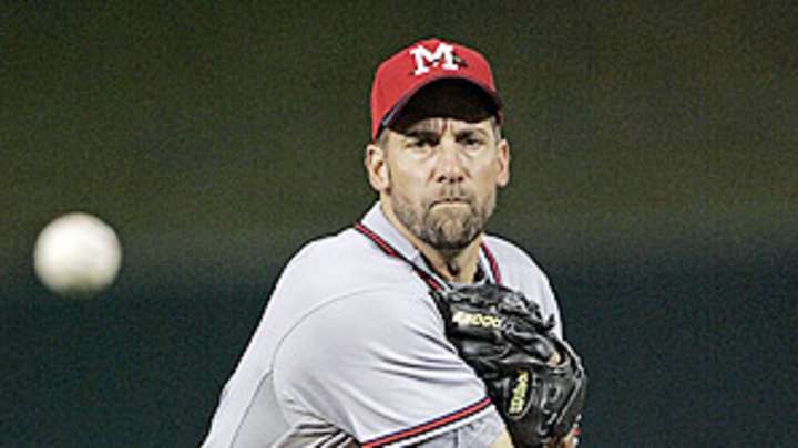 Smoltz will have season-ending shoulder surgery, won't retire Smoltz will have season-ending shoulder surgery, won't retire