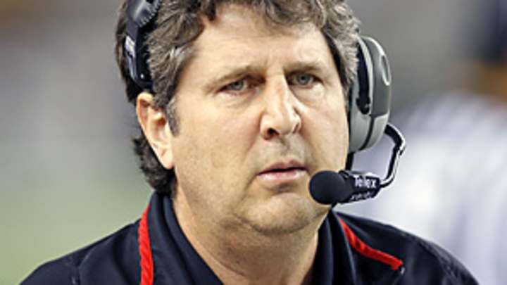 Why won't anyone hire Mike Leach? Why won't anyone hire Mike Leach?