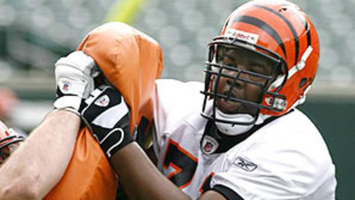 Cincinnati Bengals rookie Andre Smith plans to rehire fired agent Cincinnati Bengals rookie Andre Smith plans to rehire fired agent