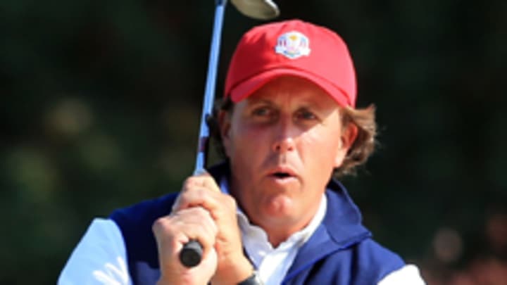 Phil Mickelson to attempt $1M shot at Chargers-Broncos game