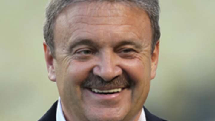 Report: Dodgers negotiating extension for GM Ned Colletti