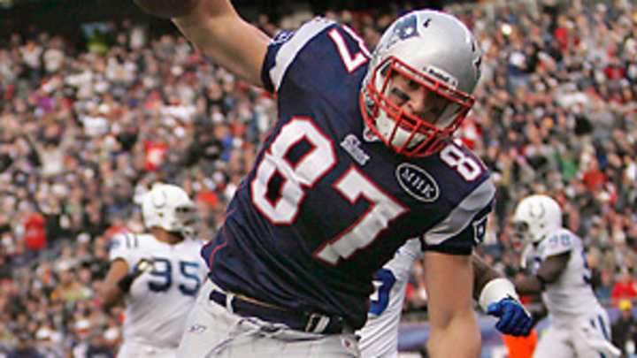 Report: Patriots tell Rob Gronkowski to tone down his behavior