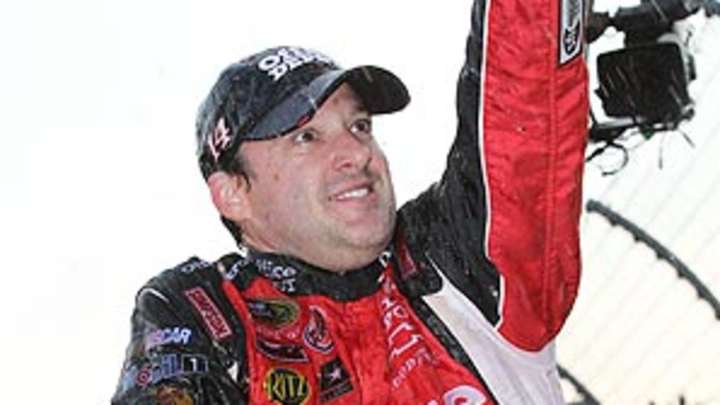 Tony Stewart brings much-needed swagger to NASCAR's title chase