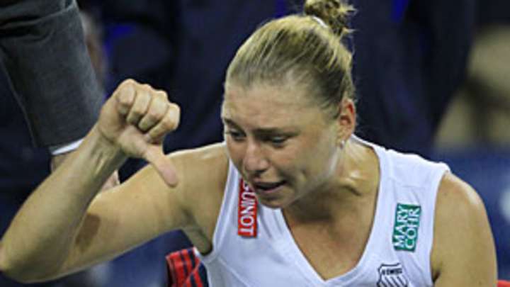 Zvonareva bends, but doesn't break, in loss Zvonareva bends, but doesn't break, in loss