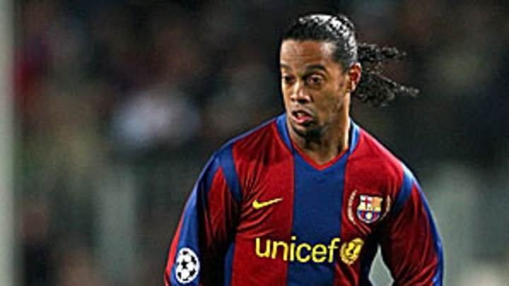 Economics lesson: What exactly are Ronaldinho and Ronaldo worth? Economics lesson: What exactly are Ronaldinho and Ronaldo worth?