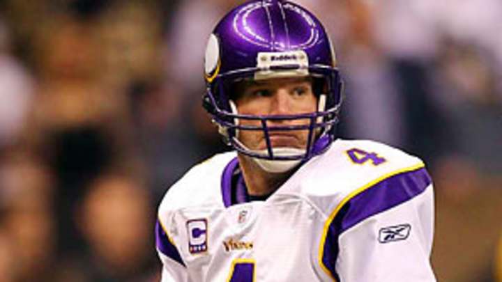 Report: Brett Favre tells Vikings he's not returning