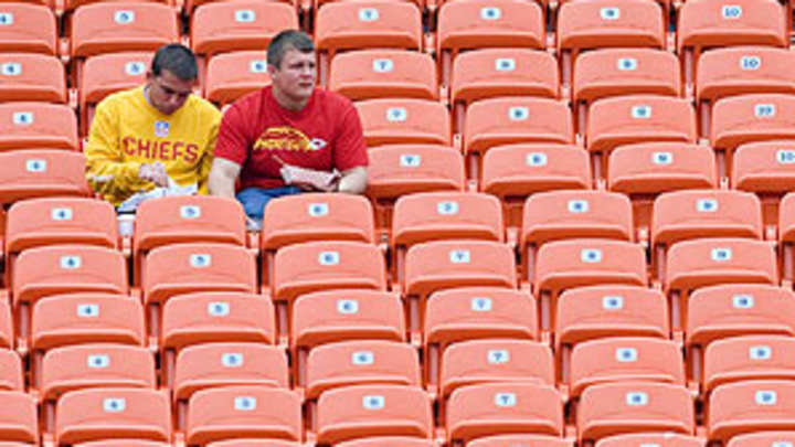 TV more enticing for NFL fans than the stadium experience; mailbag