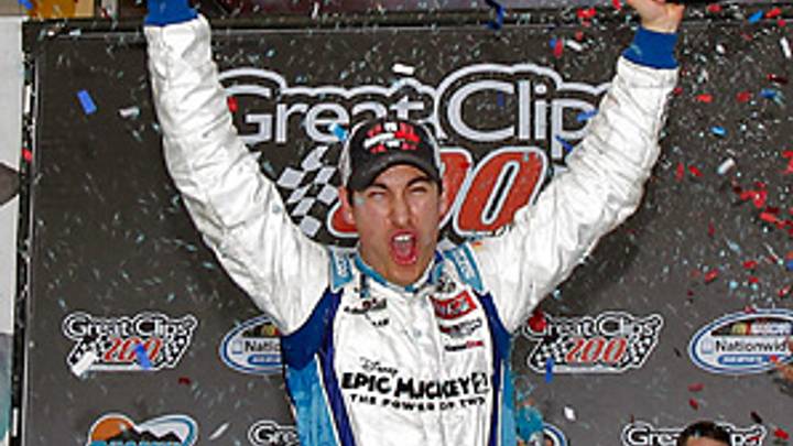 Logano wins; Sadler wrecks to hurt title chances Logano wins; Sadler wrecks to hurt title chances
