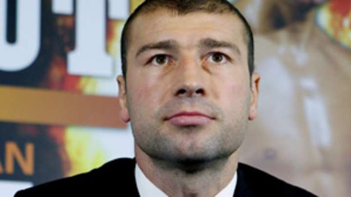 Lucian Bute bucks recent boxing trend, downplays injury before Froch fight