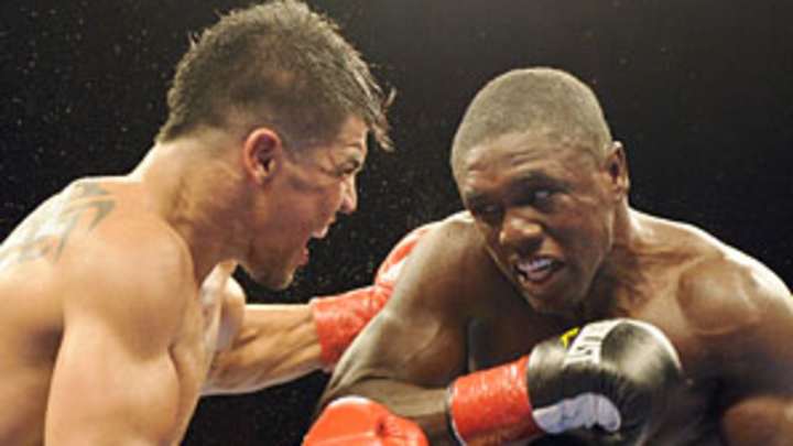 Ex-champ Berto faces Zaveck in high-reward, higher-risk title fight