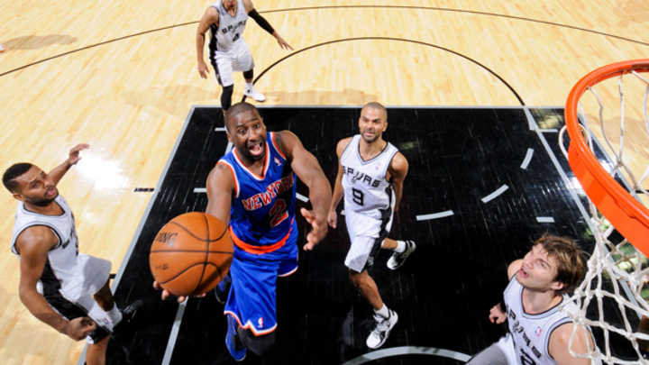 Three-Pointers: Knicks close hard to beat Spurs, stay undefeated