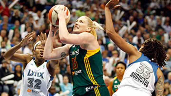 Lauren Jackson sidelined indefinitely with hamstring injury