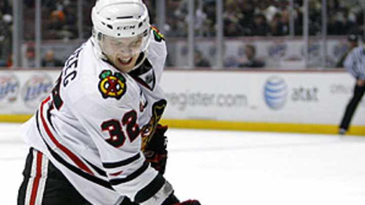 Blackhawks end headache, sign Versteeg to three-year contract