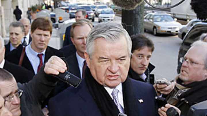 Owners' negotiating team arrives in full for union mediation meeting