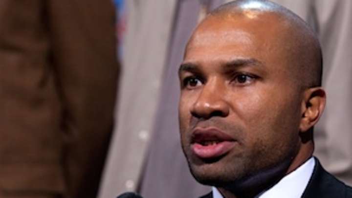 Players to discuss NBA's offer Monday; decertifying worries Stern