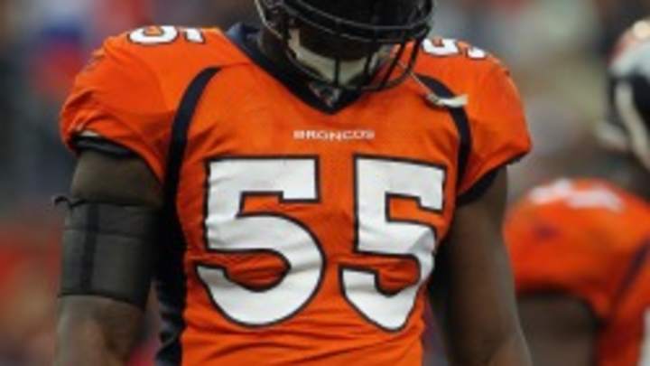 Suspended Broncos LB D.J. Williams tweets out playbook